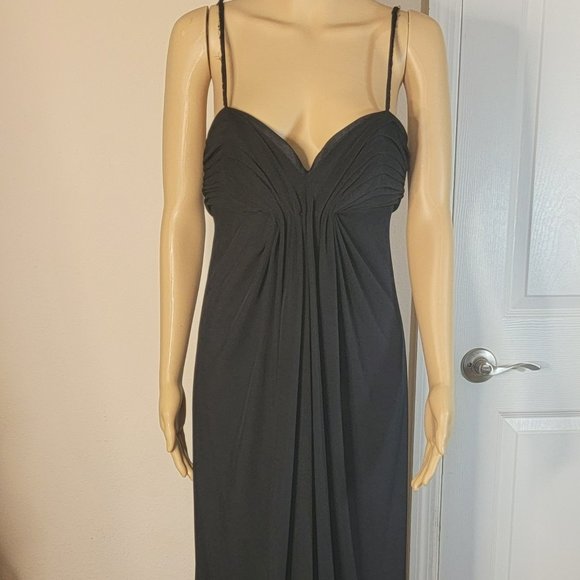 NWOT Gorgeous Mac Duggal Black Gown in V-Neck - Picture 6 of 7